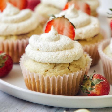 Veg Diet, Strawberry Shortcake Cupcakes, Vegan Strawberry Shortcake, Shortcake Cupcakes, Scrambled Tofu Recipe, Strawberry Shortcake Cupcake, Summertime Snacks, Summer Sweets, Sweet Cupcake