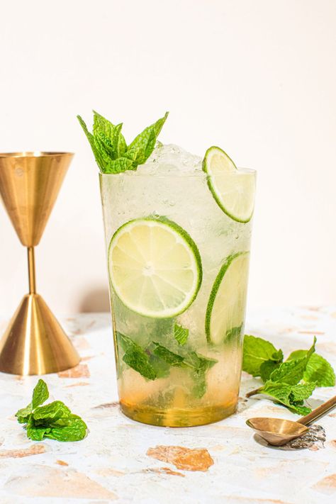 Here's a virgin Mocktail Mojito recipe that's a bubbly and refreshing take on the original mojito cocktail. All it takes is 5 ingredients and 5 minutes. Serve it as a clean and citrusy beverage when you just need something to sip on. You'll never miss the rum! #mocktailmojito #virginmojitorecipe #mocktailrecipes Virgin Mocktail, Mojito Virgin, Virgin Mojito Recipe, Mocktail Mojito, Housewife Recipes, Pitcher Cocktails, Virgin Cocktails, Virgin Drinks, Mojito Mocktail