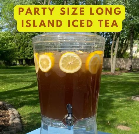 Discover how to make the perfect Big Batch Long Island Iced Tea for your next party. A refreshing and potent cocktail perfect for entertaining Long Island Iced Tea Recipe Pitcher, Tea Punch Recipe, Iced Tea Punch, Iced Tea Party, Lake Drinks, Long Island Iced Tea Recipe, Long Island Tea, Mobile Cocktail Bar, Tea Flavors