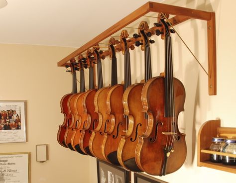 Violin Studio Room, Violin Storage, Violin Display, House Music Room, Ukulele Storage, Diy Violin, Music Room Ideas, Instrument Storage, Instrument Display