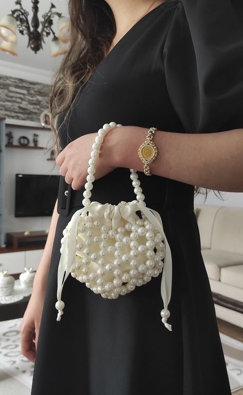 White Pearl Pursestunning Heart Pearl Bagbridal Clutch - Etsy Pearls Jewelry Diy, Handbags Crochet, Pearl Clutch Bag, Hand Beaded Bag, Sac Diy, Pearl Clutch, Diy Bags Patterns, Wedding Clutch, Embroidery Bags