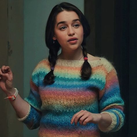 me before you icons // louisa clark icons Amelia Clarke, Clark Outfit, Louise Clark, Louisa Clark, Queen Of Dragons, Quirky Girl, S Icon, Emilia Clarke, Flowy Tops