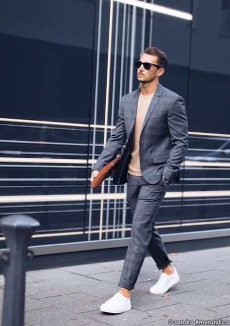 Street Style Suit, Looks For Men, Checkered Suit, Suits And Sneakers, Hipster Chic, Mens Fashion Blazer, Formal Mens Fashion, Mens Fashion Smart, Mens Fashion Blog