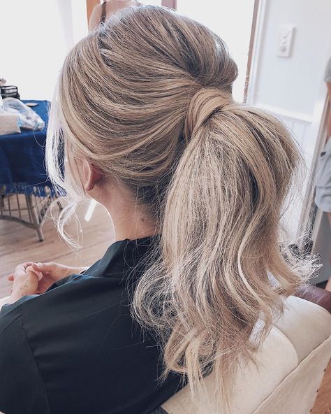 Textured ponytail for this beauty 💕 . . . Textured Ponytail Wedding, Moh Hair, Textured Ponytail, Bridesmaid Ponytail, Slick Back Ponytail, Ponytail Wedding, Back Ponytail, Bridesmaid Hair Inspo, Homecoming Court