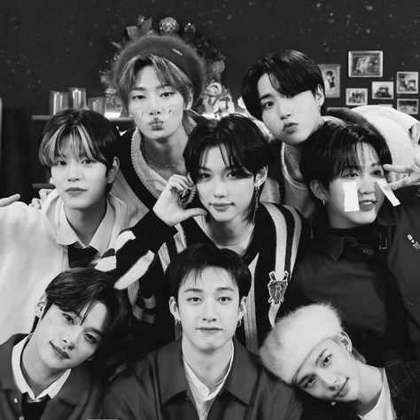 Asthetic Photos Black, Straykids Ot8 Icon, Skz Ot8 Icon, Skz Black And White, Stray Kids Black And White, Skz Widgets, Stary Kids, Vision Board Pictures, Nothing New