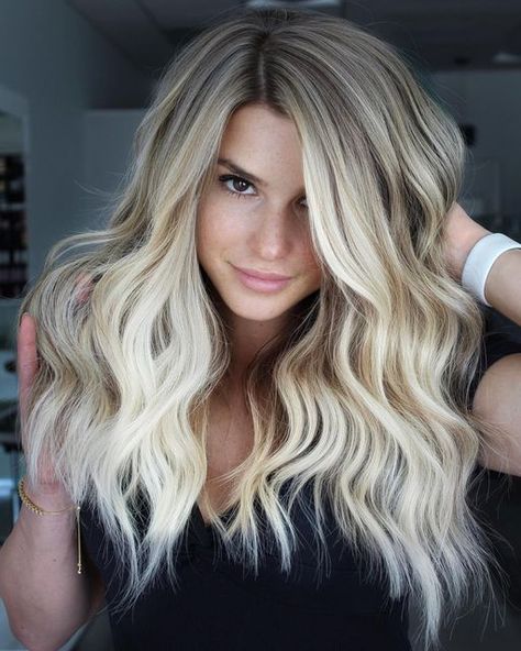 Tapped Root Blonde, Blonde With Root Tap, Root Tap, Root Blonde, 2023 Hair, Balayage Color, Different Hair Colors, Color Me Beautiful, Blonde Hair Inspiration