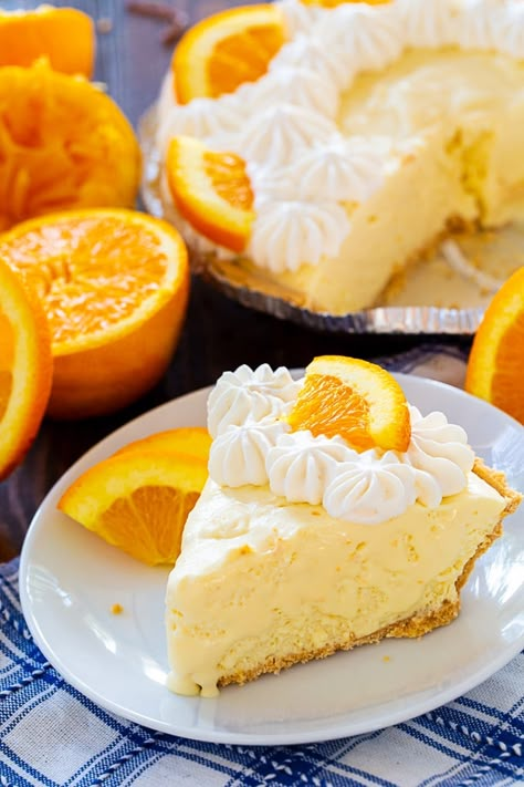 Creamsicle Pie Recipe, Orange Creamsicle Pie, Creamsicle Pie, Orange Pie, Orange Dessert, Homemade Graham Cracker Crust, Orange Baking, Pastries Recipes, Banana Pudding Cheesecake