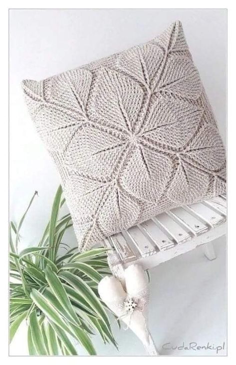 Crochet Cushion Covers, Crochet Pillow Patterns Free, Crochet Pillow Cases, Crochet Cushion Pattern, Beau Crochet, Cushion Cover Pattern, Knit Headband Pattern, Crochet Cushion, Confection Au Crochet