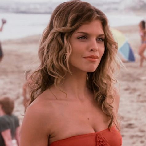 90210 • naomi clark • annalynne mccord Naomi Clark Hair, 90210 Naomi, Annalynne Mccord Hair, Naomi Clark, Annalynne Mccord, Dawsons Creek, Never Have I Ever, That 70s Show, Child Actresses