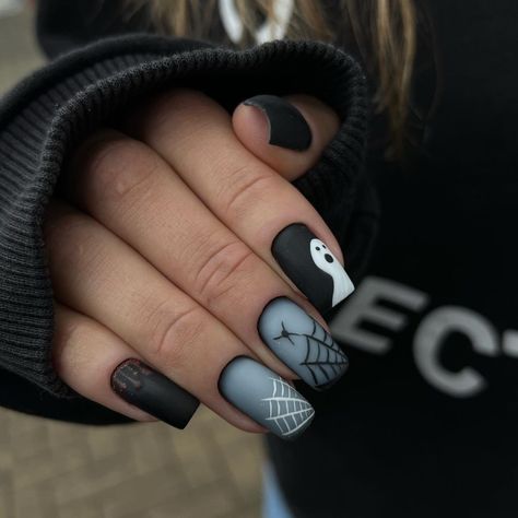 32 Black Halloween Nails: Creepy, Chic, and Creative Ideas for a Spooky Manicure Spooky Manicure, Halloween Nails Designs, Simple Ghost, Black And Nude Nails, Glittery Pumpkins, Black Halloween Nails, Horror Nails, Halloween Manicure, Halloween Nail Designs