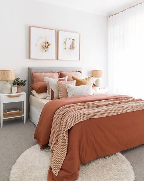 Tarina Wood on Instagram: "Can’t commit to painting a feature wall? Bedding and decor can still create a huge impact if you want a bold statement in your home! In the @homebuyerswa ‘Bellini’ Guest Bedroom I used the @adairs Sunset Quilt Cover Set to pack a punch, then opted for more subtle warm hues in the artwork and decor/lighting. This is a great way to inject colour if you’re renting, or simply want to keep your walls crisp white 🧡🤍🤎• • • 18 Entwistle Way, Aveley 🏡📍" Warm Bedroom Ideas, Sunset Quilt, Warm Bedroom, Colorful Bedding, Color Schemes Colour Palettes, Wall Bed, Sunset Colors, Spare Room, Quilt Cover Sets