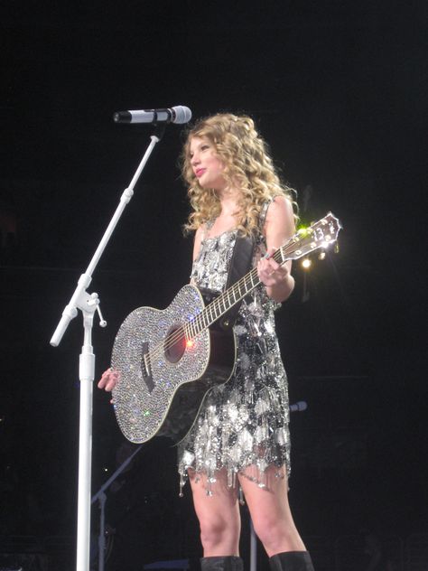 Fearless Tour Taylor Swift, Fearless World Tour, Taylor Swift Fearless Tv Era, Taylor Swift Fearless Music Video, Taylor Swift Fearless Photoshoot 2021, Bye Bye Baby, Taylor Swift Fearless, Dear John, Swift 3