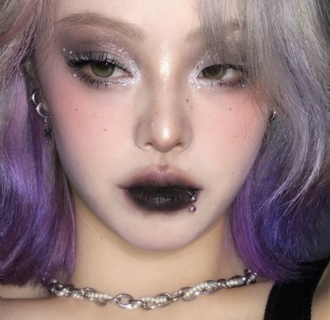 Glitter Goth, High Fashion Makeup, Alternative Makeup, Cool Makeup Looks, Ethereal Makeup, Dope Makeup, Goth Makeup, Asian Eye Makeup, Eye Makeup Art