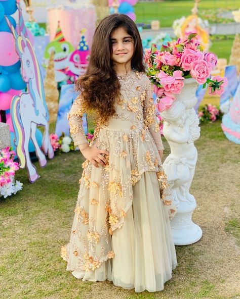 Kids Wedding Outfits Girl Pakistani, Womans Outfit, Famous Fashion Designer, Faiza Saqlain, Indian Dresses For Kids, Kids Party Wear Dresses, Kids Dress Collection