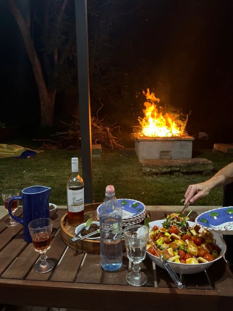 fire dinner summer night Barbecue Party Aesthetic Night, Bbq Aesthetic Night, 2023 Manifestation, Bbq Night, Dinner Summer, Barbecue Party, Summer Night, Bbq Recipes, Cooking Dinner