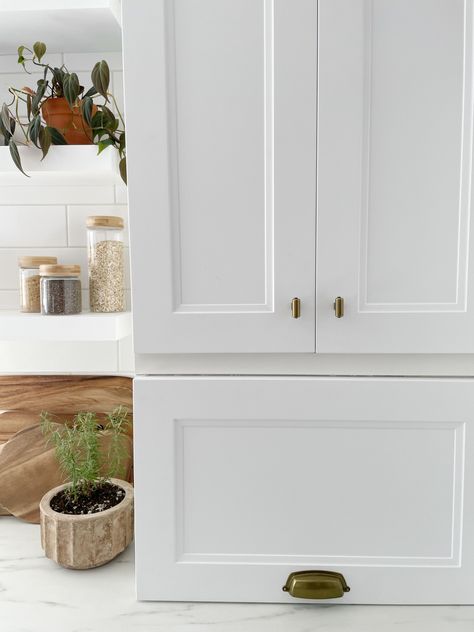 White IKEA kitchen cabinets. DIY Countertop cabinet Wall Cabinets On Countertop, Kitchen Cabinet That Sits On Countertop, Counter Top Cabinet Kitchen, Minimal Upper Cabinets Kitchen, Upper Cabinet On Countertop, Upper Cabinets To Countertop, Kitchen Base Cabinets Ideas, Diy Countertop Cabinet, Counter Cabinet Kitchen