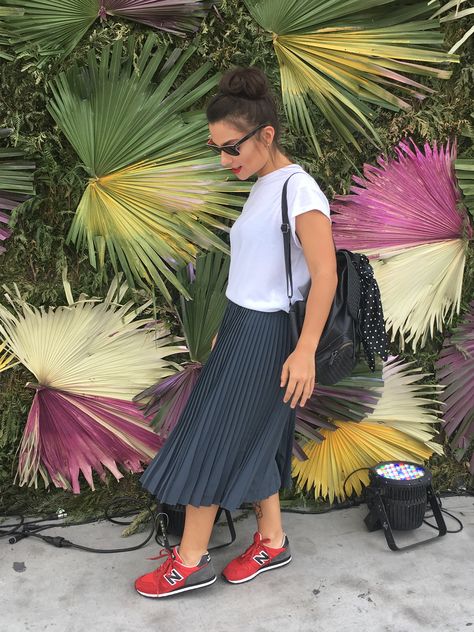 New Balance And Skirt Outfit, Skirt Tshirt Sneakers Outfit, Church Outfit Ideas, Trainers Outfit, Church Outfit, Pleat Skirt, Outfits 2023, Church Outfits, Skirt Outfit