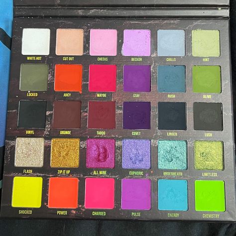 Eyeshadow Palette Aesthetic, Palette Aesthetic, Rainbow Eyeshadow, Duochrome Eyeshadow, Almond Eyes, Pale Girl, Bold Lipstick, Hooded Eye Makeup, Palette Makeup