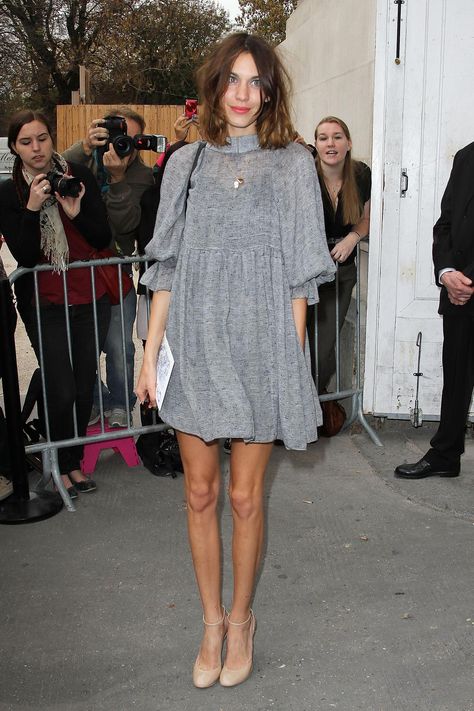 The Alexa Chung Look Book - The Cut Alexa Chung Style, Chanel Dress, Looks Street Style, Tokyo Fashion, Street Style Summer, Alex Turner, Style Crush, Mode Inspo, Alexa Chung