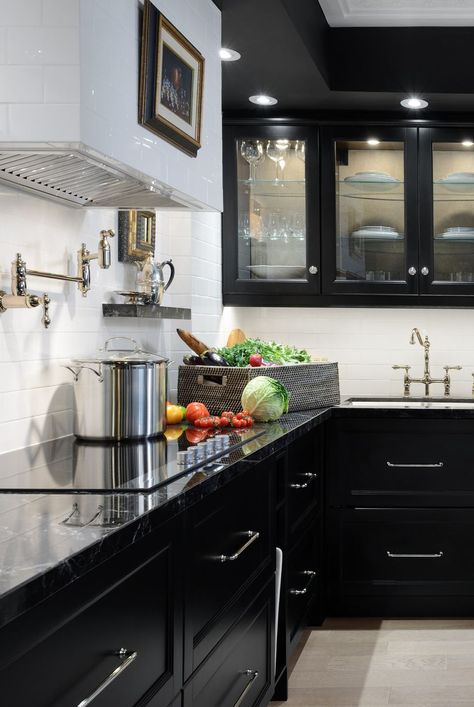 Striking black cabinets with a glossy white backsplash. Modern Köksdesign, Black Kitchen Design, Black And White Kitchen, Refacing Kitchen Cabinets, Black Kitchen Cabinets, Kitchen Cabinet Styles, New Kitchen Cabinets, Modern Kitchen Cabinets, Black Kitchen