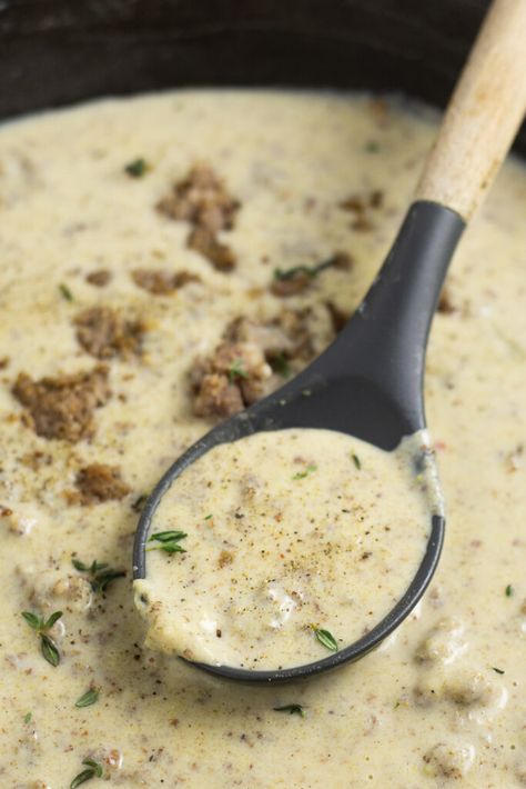 Cornmeal Gravy Recipe, Sawmill Gravy Recipe, Breakfast Gravy Recipe, White Gravy Recipe, Sawmill Gravy, Breakfast Gravy, Bacon Gravy, Easy Gravy Recipe, Milk Gravy