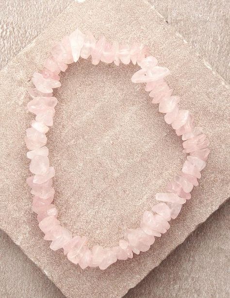 Jewelry with Protection Crystal Chip Bracelet, Collar Rosa, Diy Wire Jewelry Rings, Beachy Bracelets, Simple Jewellery, Jewelry Product Shots, Power Bracelet, Chip Bracelet, Crystal Bead Jewelry