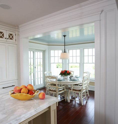 Traditional Breakfast Nook French Country Dining Rooms, Cottage Breakfast, Blue Beadboard, Rooms Decoration, Beach Style Kitchen, Breakfast Nooks, Blue Ceilings, Country Dining Rooms, French Country Dining