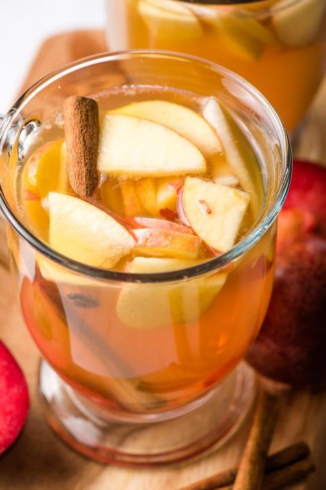 Fall Sangria with Apple Cider | NeighborFood Apple Sangria Recipes, Apple Cider Sangria Recipe, Fall Sangria Recipes, Caramel Apple Sangria, Apple Cider Punch, Apple Sangria, Cider Sangria, Apple Cider Sangria, Apple Cider Recipe