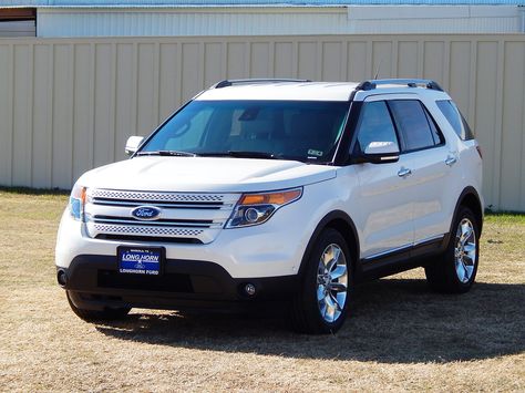 2015 Ford Explorer Limited in White Platinum Metallic Tri-Coat. The technology in this SUV is amazing with voice activated navigation, inflatable rear seat belts, Blind Spot Information System, active park assist, lane departure warning and lane keep assists. #FordExplorer New Ford Explorer, Explorer Ford, 2012 Ford Explorer, Ford 2015, Family Cars, Ford Explorer Limited, Cars Suv, Muscle Truck, Ford Explorer Xlt