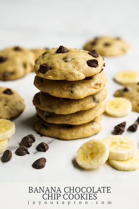 Banana Chocolate Chip Cookies - cookie dessert and sweet treat! Soft banana flavored cookies filled with lots of gooey chocolate chips...a fun twist to traditional chocolate chip cookies! Banana Sweets, Banana Nutella Crepes, Joyous Apron, Snack Cookies, Banana Chocolate Chip Cookies, Dessert Treats, Bread Chocolate, Recipe Baking, Banana Nutella