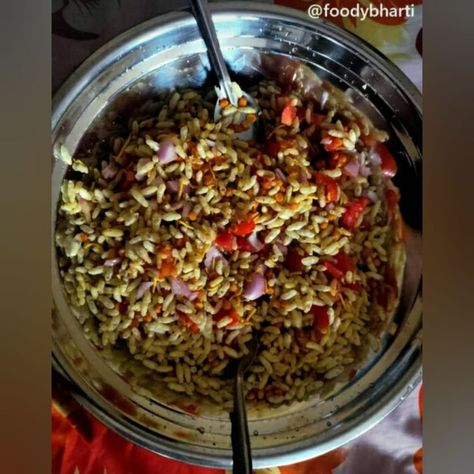 Bhel Puri😋 Do tag your friends👫 with whom you love❣️ to eat💯 Double Tap if you like it❤️ ➡️Follow us:- @foodybharti ❌No Repost❌ #foodybharti #food #foodie #foodstagram #foodblogger #foodpics #foodphotography #foodlover #foodpic #foodies #foods #foodblog #foodlovers #fooddiary #foodphoto #foodstyling #foodlove #foodieblog #foodiechats #foodielife #foodbloggerlife #foodbloggerindia #chandigarh #maakapyaar #bhelpuri #bhel #indianfoodlover #foodtalkindia Photography Home, Tag Your Friends, Food Diary, Chandigarh, Double Tap, Food Styling, Food Photo, Food Pictures, Food Lover