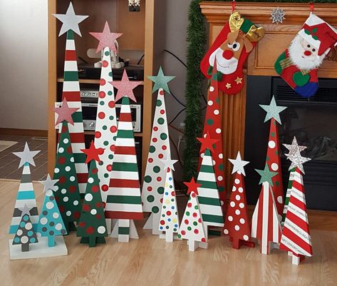 Christmas Houses Decoration, Painted Wooden Christmas Trees Ideas, Cute Christmas Decorations, Amazing Crafts, Christmas Yard Decorations, Christmas Signs Wood, Office Christmas Decorations, Christmas Wood Crafts, Christmas Backdrops