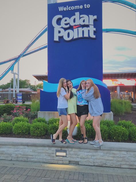 #cute #friends #cutefriendspic #picideas #friendspictureideas #friendsphotography #photoideas #friendspicture #cedarpoint #girltrip #teen #amusementpark Cedar Point Outfit, Cedar Point, Summer Bucket Lists, Friends Photography, Cute Friends, Amusement Park, S Pic, Friend Pictures, Girls Trip