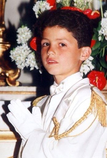 Ronaldo Childhood Photos, Ronaldo Childhood, Young Cristiano Ronaldo, Cristiano Ronaldo Kids, Ronaldo Young, Messi Y Cristiano, Cristiano 7, Selena Gomez Short Hair, Cristiano Ronaldo Young