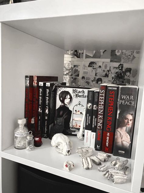 Black Shelf Aesthetic, Shelf Decor Ideas Aesthetic, Anime Shelf Decor, Gothic Shelf Decor, Gothic Shelving, Dark Anime Room, Gothic Aesthetic Room, Manga Shelf Aesthetic, Shelf Decor Bedroom Aesthetic