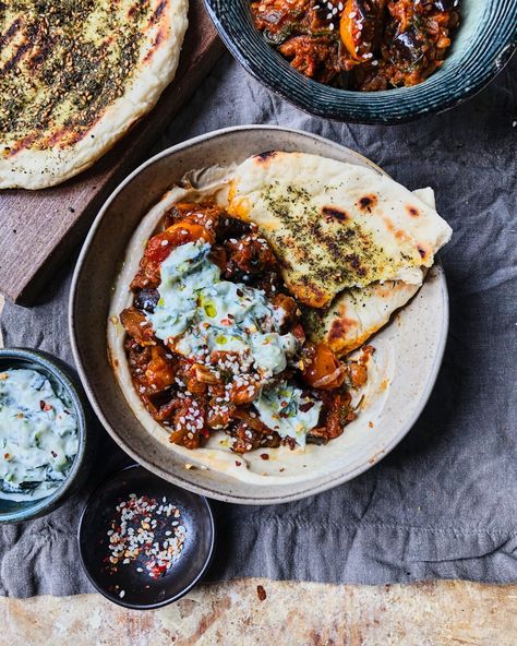 Seasonal Vegan Recipes, Plats Healthy, Za Atar, Food Website, January 26, Canned Chickpeas, Meat Free, Flatbread, Popular Recipes