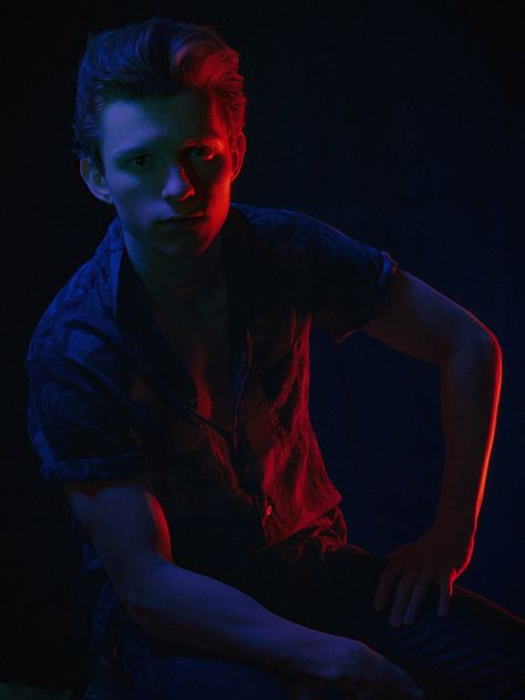 Tom Holland Background, Light Photoshoot, Cameron Alexander Dallas, Baby Toms, Tom Holland Peter Parker, Tom Holland Spiderman, Marvel Posters, Tommy Boy, Men's Toms