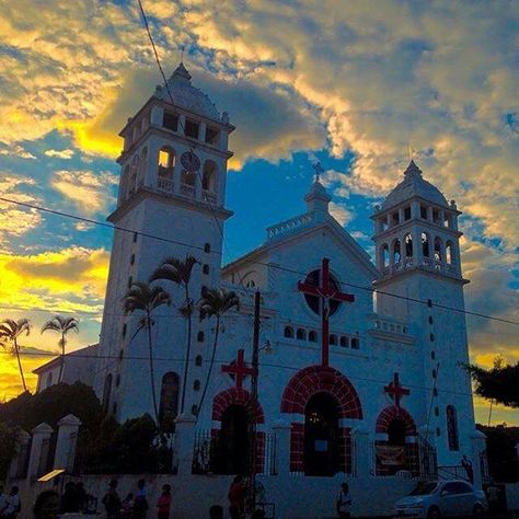 Juayua .....?... A A Juayua, Creative Photography, A A, Notre Dame, Building, Photography, Travel