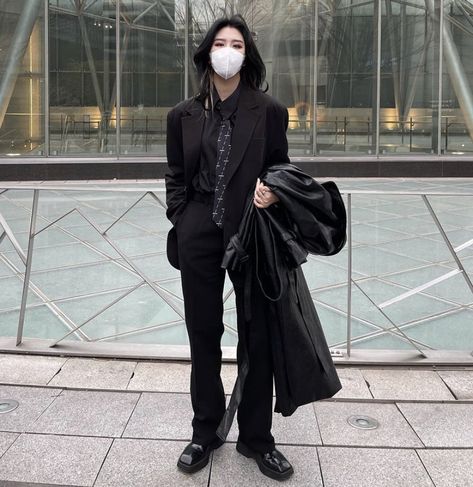 Estilo Tomboy, Woman In Suit, Tomboy Style Outfits, Androgynous Fashion, Black Suit, Tomboy Fashion, 여자 패션, Fashion Design Clothes, Korean Street Fashion