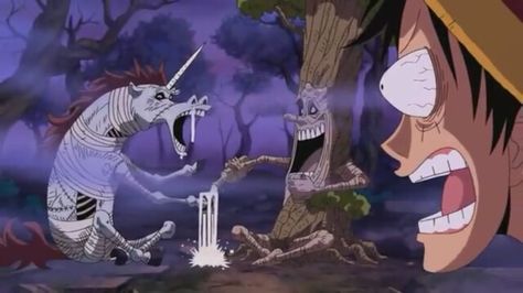 Luffy witnessing a unicorn and a tree having drinks. One Piece Thriller Bark, One Piece Funny Moments, One Piece World, One Piece Funny, One Piece Drawing, Weird Creatures, A Unicorn, One Piece Manga, One Piece (anime)