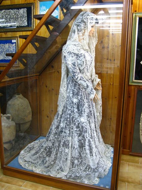 Hand made Burano lace wedding dress...a little much to wear, but the craftsmanship is stunning Slovak Wedding, Old Fashion Vintage, Brussels Lace, Burano Italy, Lace Inspiration, Vintage Wedding Dress, Boat Ride, Lace Outfit, Wedding Gowns Vintage