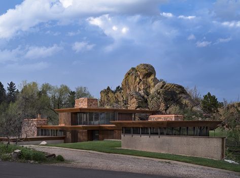 Own This Iconic Midcentury by Charles Haertling For $5.75M Mid Century Exterior, Futuristic Home, Famous Houses, Living In Colorado, Modern Ranch, Seaside Cottage, Mountain Modern, Amazing Buildings, Colorado Homes