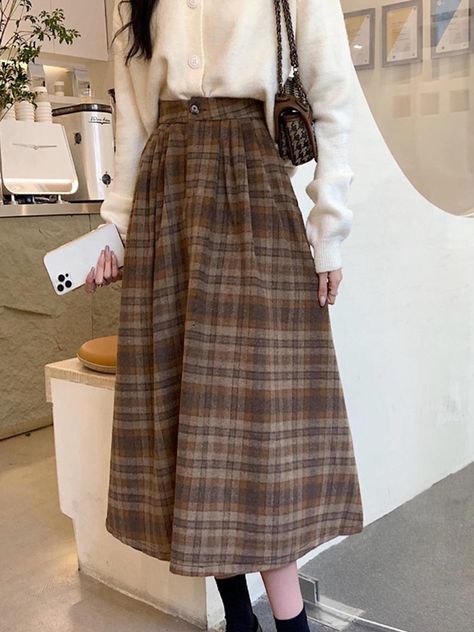 Warm Skirts, Natural Dresses, Fashion Umbrella, Umbrella Skirt, Plaid Pleated Skirt, Pleated Long Skirt, Skirts Midi High Waisted, Long Skirts For Women, Winter Fabric