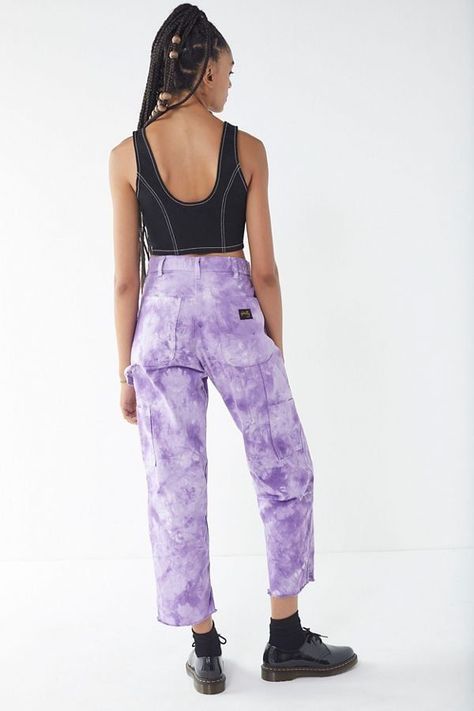 Vintage tie dye pants for your 90s inspired outfit. Such a cute grunge look. #90s #90ssfashion #tiedye Ty Dye, Dye Pants, Tie Dye Crafts, 90s Inspired Outfits, Tie Dye Pants, Tie Dye Fashion, Tie Dye Jeans, Vintage Clothes Women, Urban Renewal