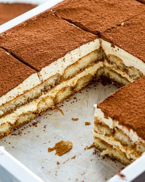 Best Tiramisu Recipe, Homemade Tiramisu, Easy Tiramisu Recipe, Tiramisu Dessert, Pumpkin Chai, Tiramisu Cake, Dessert Party, Tiramisu Recipe, Family Feast