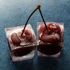 Cherry ice cubes: tasty, glamour addition to cocktails, soft drinks, iced tea, even water. Cherry Blossom Cake, Frozen Love, Frozen Cherries, Ice Lolly, Fresh Cherries, Ice Cubes, Frozen Treats, Ice Cube, Food Pictures