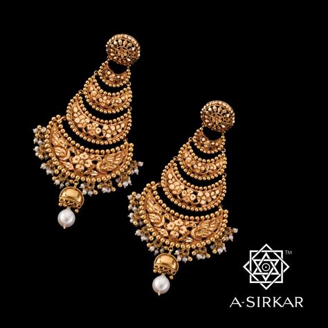 Gold Jhumka Earrings, Bridal Jewellery Design, Bridal Jewelry Collection, Wedding Jewellery Collection, Gold Bride Jewelry, Gold Bangles Design, Gold Jewelry Simple, Gold Fashion Necklace, Centre Stage