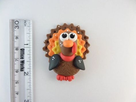 Free miniatures polymer clay tutorials Clay Turkey, Polymer Clay Princess, Colorful Turkey, Fimo Diy, Thanksgiving Cornucopia, Diy Polymer Clay, Polymer Clay Tutorials, Polymer Clay Fairy, Clay Magnets