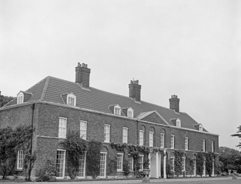 Anmer Hall, 1973 Kate Middleton Family, Sandringham House, Anmer Hall, Crown Estate, Sandringham Estate, Kate Middleton Prince William, 1 Billion, Royal Residence, Kensington Palace