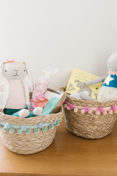 Cheap Diy Easter Baskets, Nails Ideas Easter, Easter Food Gifts, Easter Nails Ideas, Room With Books, Diy Easter Baskets, Easter Farmhouse Decor, Easter Party Decorations, Easter Bags